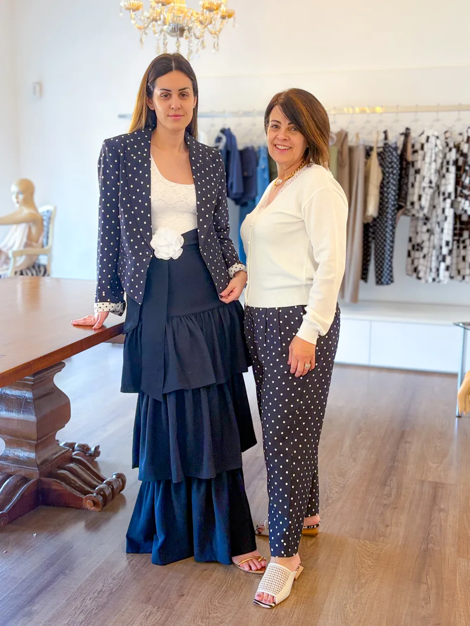 Bianca Cardoso e Marcia Cardoso no salão da loja