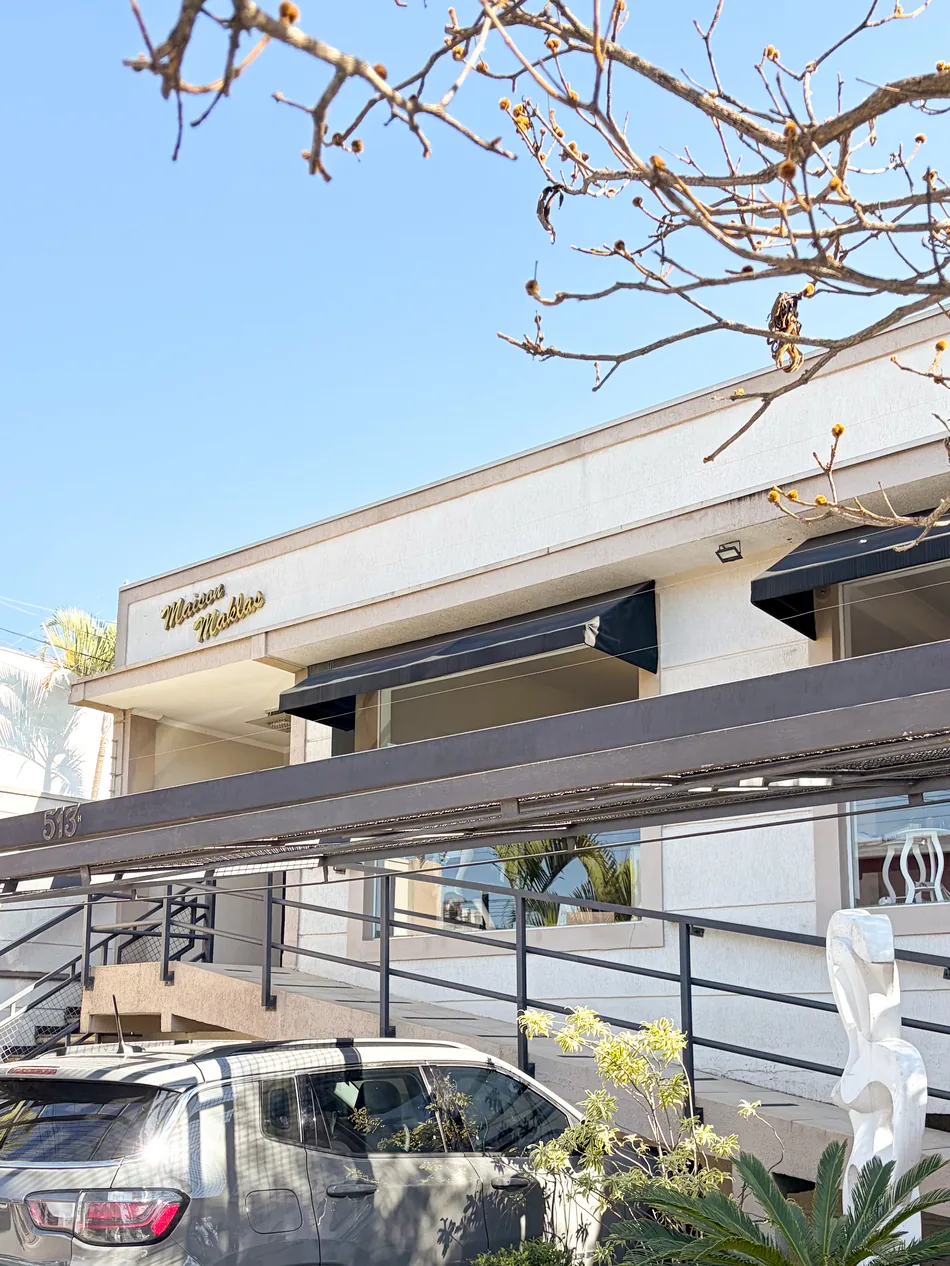 Fachada da Maison Maklas na Avenida Doutor Renato de Andrade Maia